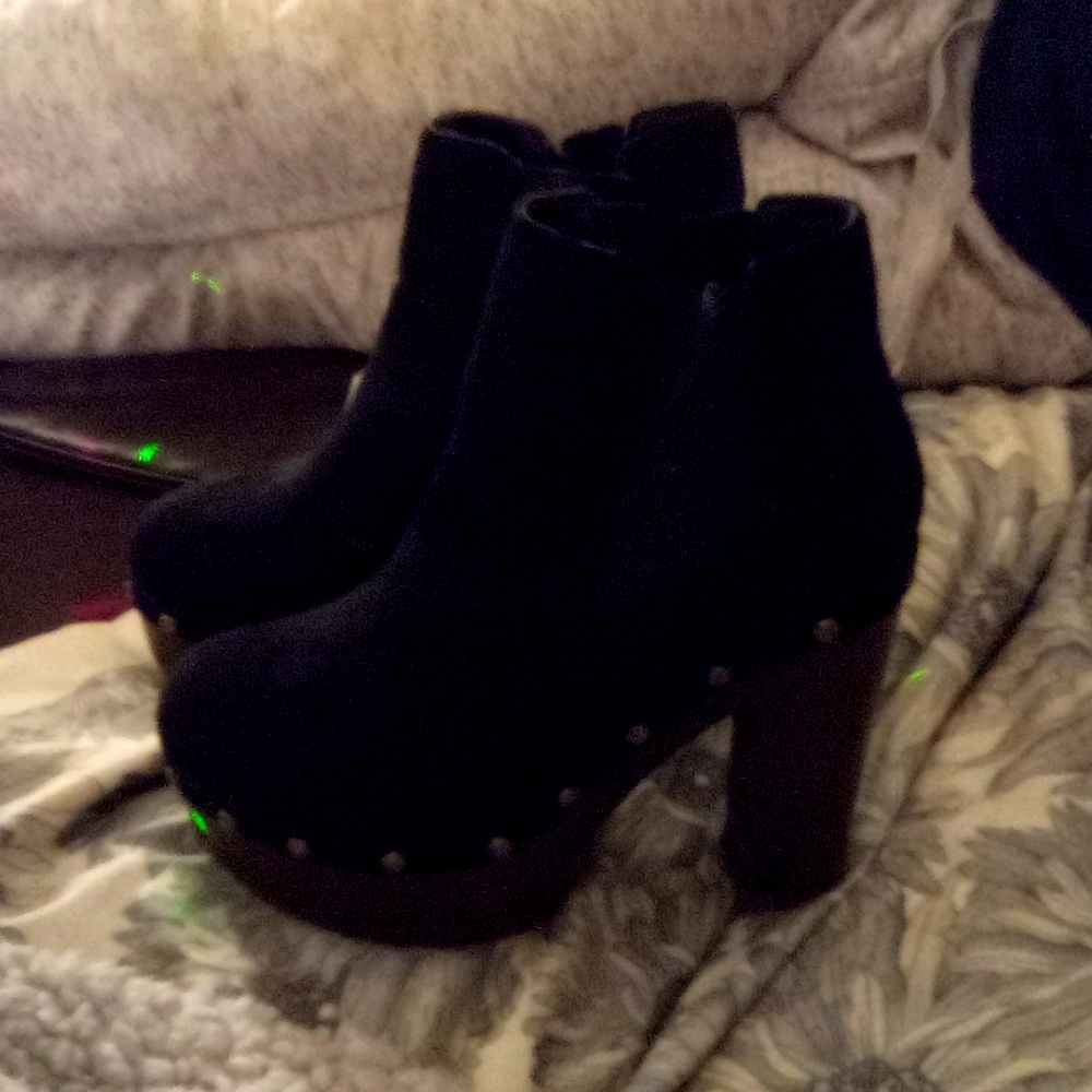 BLACK Lovemark ANKLE BOOTS